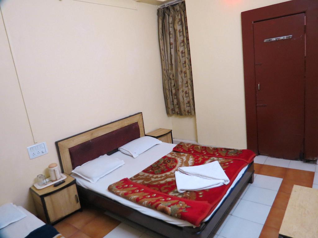 Hotel Sunny Classic Mahābaleshwar Exterior foto