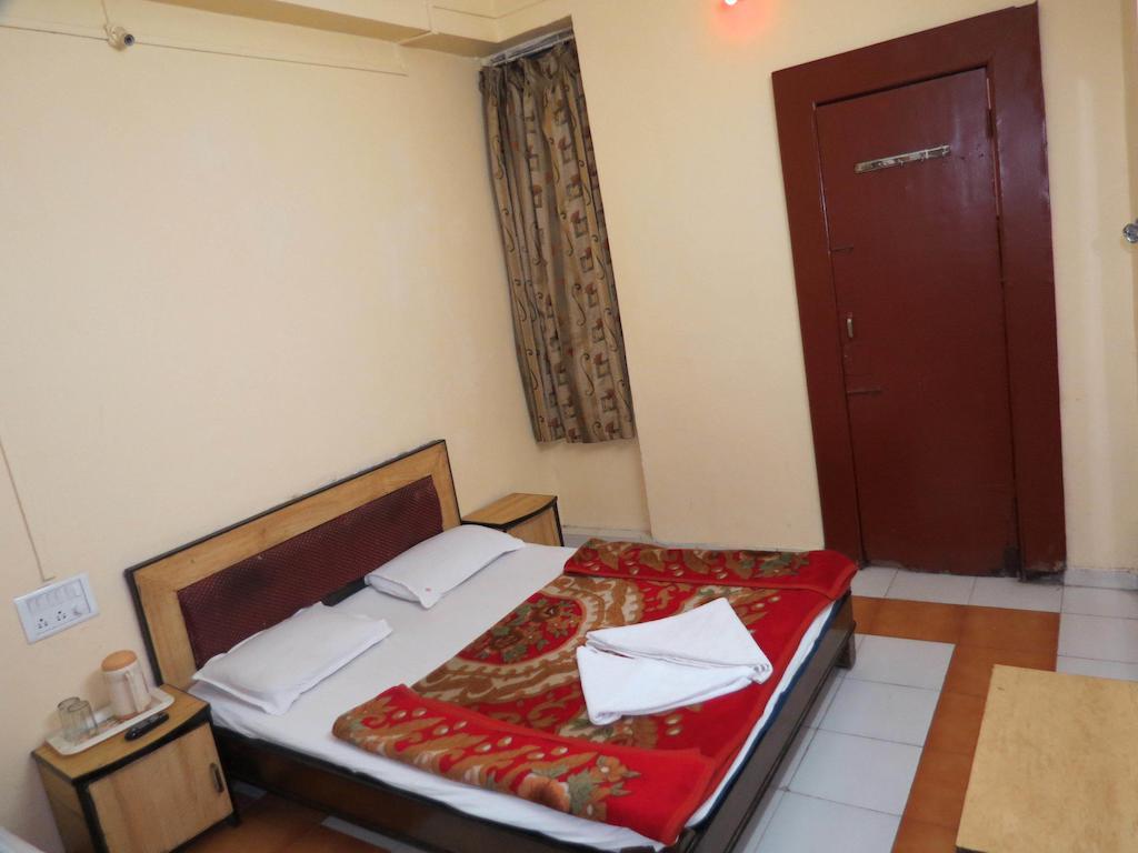 Hotel Sunny Classic Mahābaleshwar Exterior foto