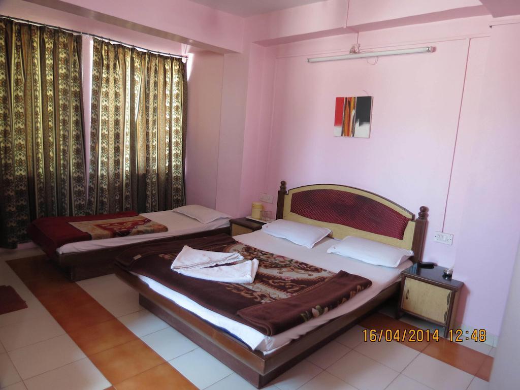 Hotel Sunny Classic Mahābaleshwar Exterior foto