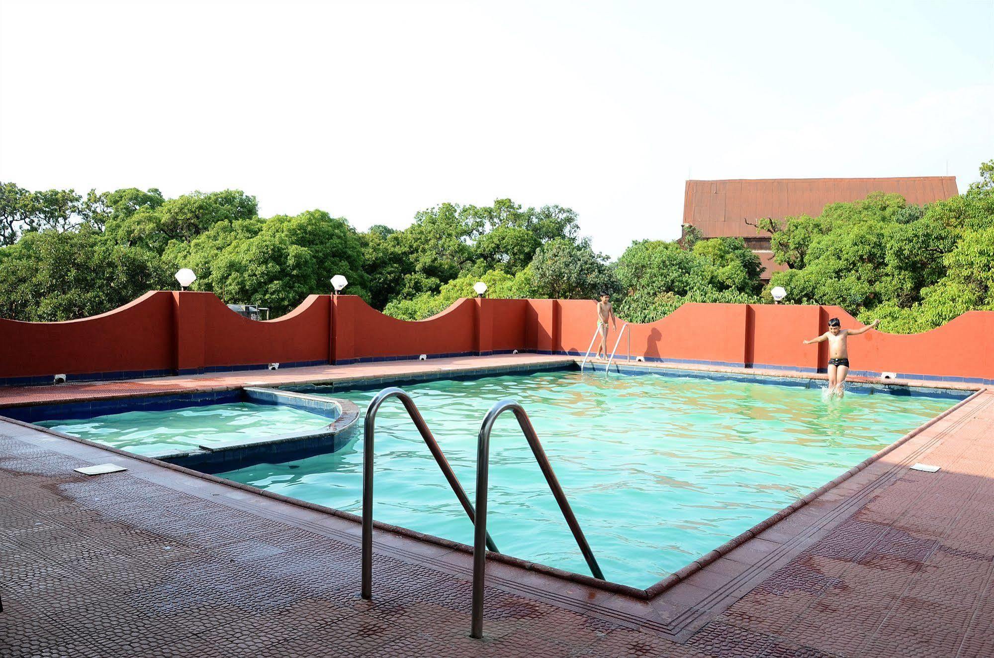 Hotel Sunny Classic Mahābaleshwar Exterior foto
